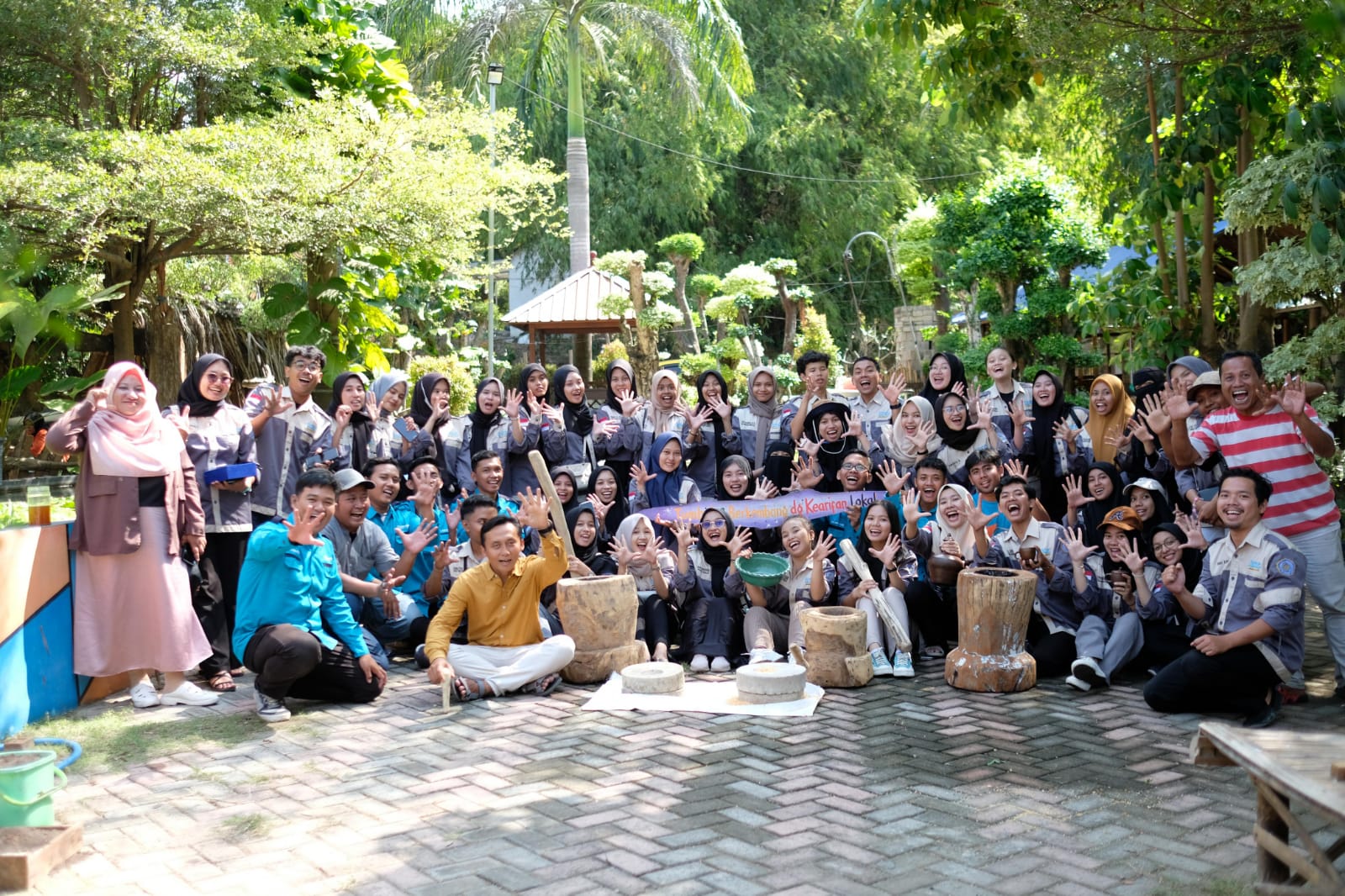 pakmahad3.jpeg (371 KB)