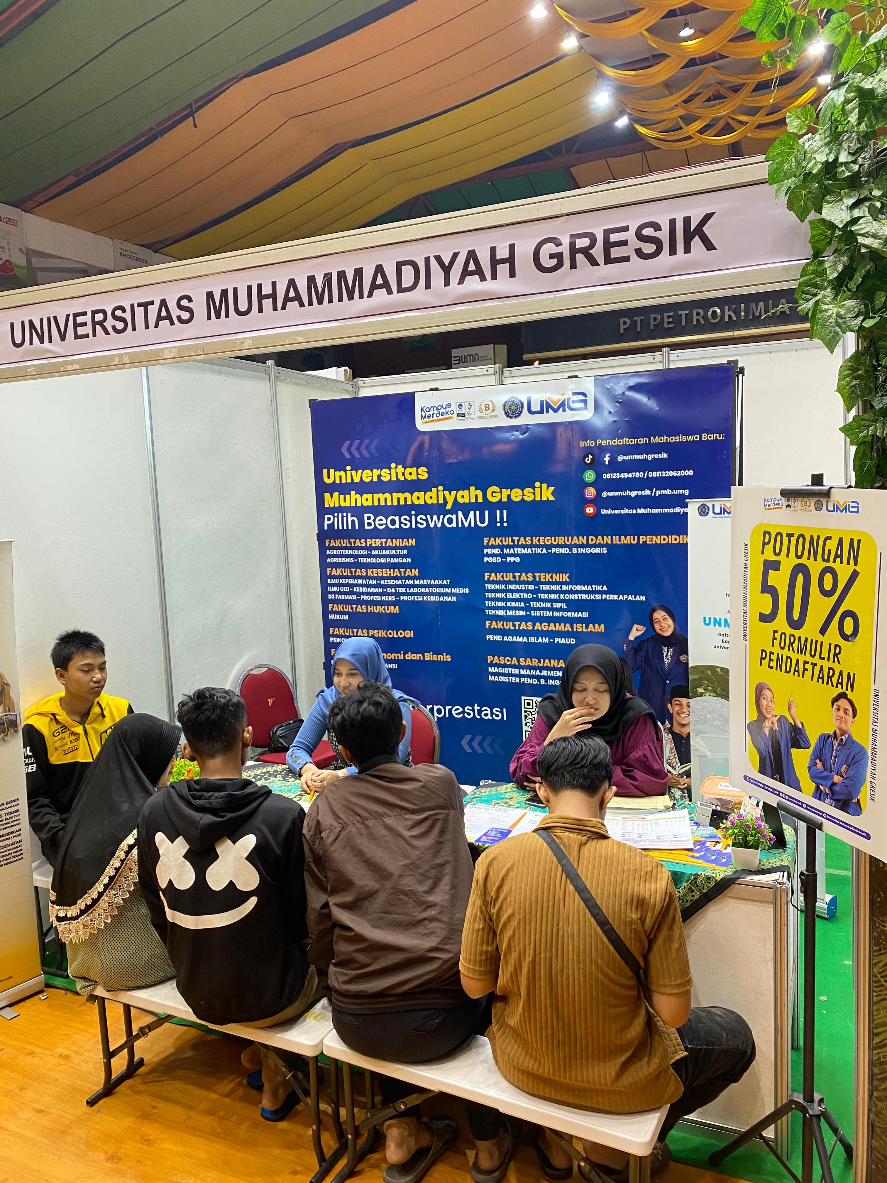 TAWARKAN POTONGAN BIAYA KULIAH SAMPAI 50%, STAND UNMUH GRESIK DI ...