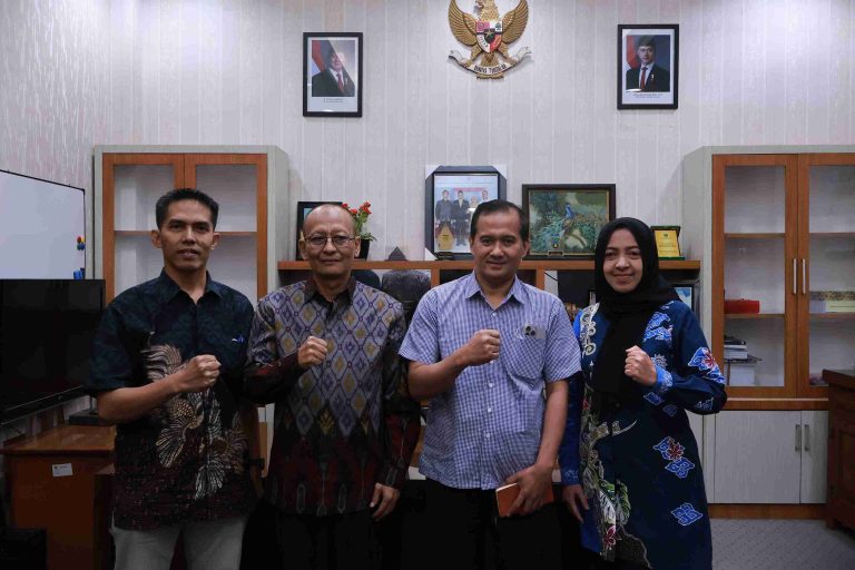 Siap Turun Tangan! DPPM UMG Lewat Pusat Studi dan Inovasi Gaet DPRD Gresik Bahas Solusi Konkret Atasi Kemiskinan & Pengangguran
