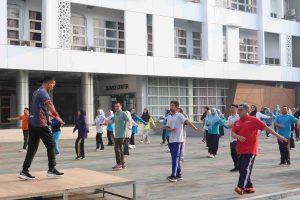 Bikin Kampus Makin Bugar! UMG Resmi Luncurkan Program Jum’at Sehat, Rektor & Dosen Ikut Senam Pagi!
