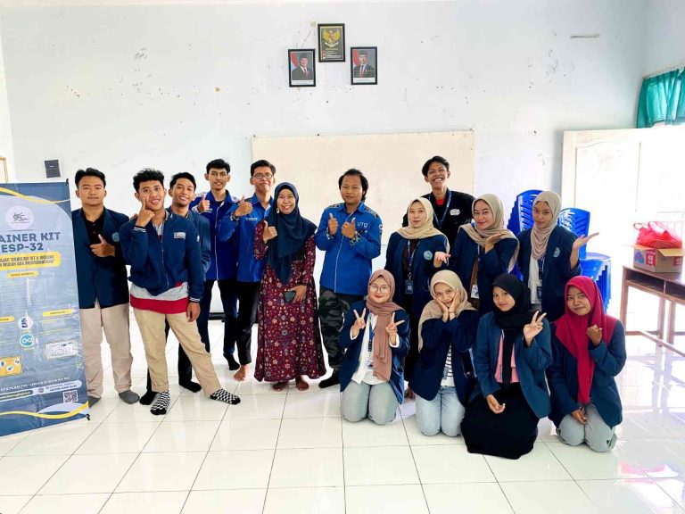 Bikin Siswa Tercengang! Dosen UMG Ajari Merakit Elektronika Pintar dengan Mikrokontroler