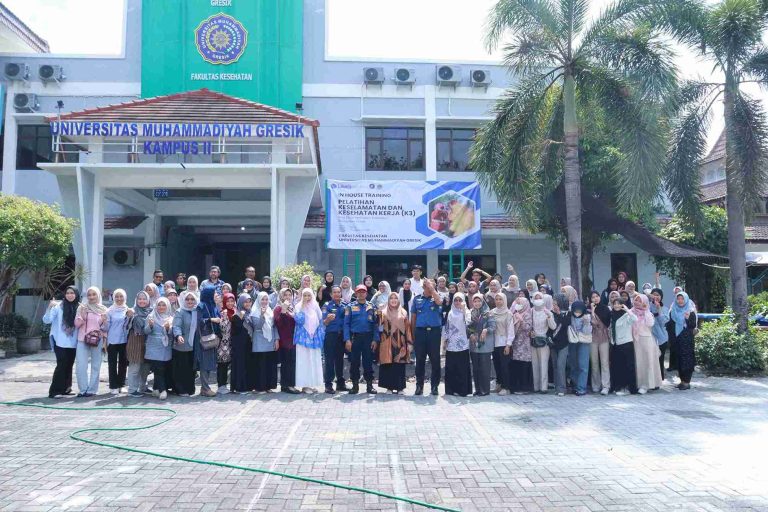 Api Membara, Ular Menggeliat! Pelatihan K3 UM Gresik Jadi Atraksi Penuh Adrenalin