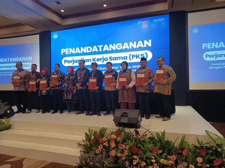 Heboh! Rektor UM Gresik Ikut Teken PKS PPG 2025 Bareng 139 Rektor Lain