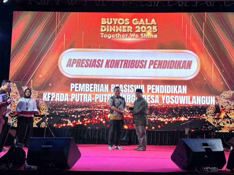 Buyos Gala Dinner 2025: Rektor UM Gresik Kejutkan Warga dengan Hadiah Beasiswa Spesial!
