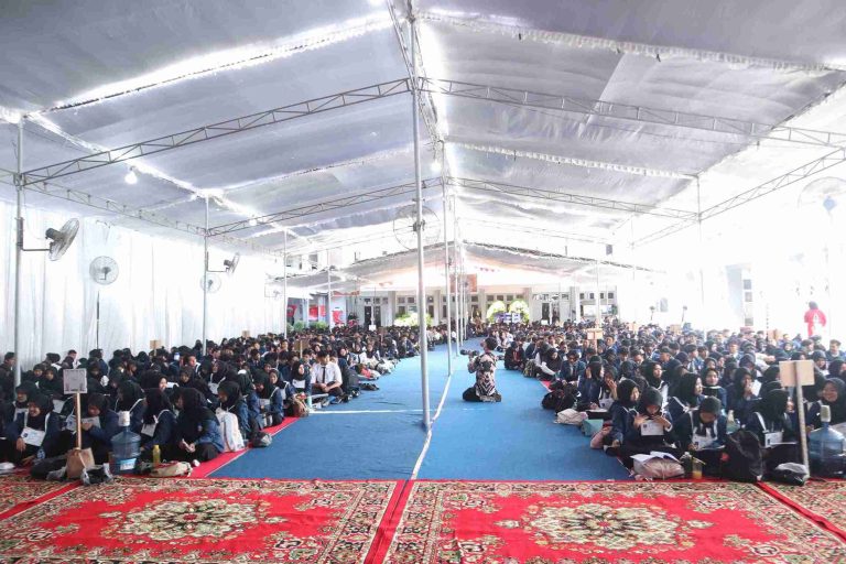 Gong Bertalu & Jas Almamater Disematkan! MATAF UM Gresik 2025 Hari Kedua Dibuka Penuh Semangat