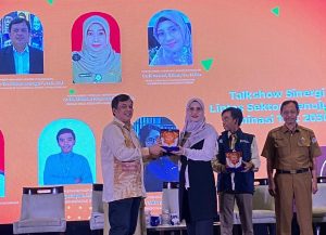 UM Gresik Berperan Aktif Wujudkan Indonesia Bebas TBC 2030! Dr. Ernawati Raih Dua Penghargaan di Talkshow PT Smelting Gresik
