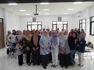 Bidan Zaman Now! Prof. Dr. Mufdillah Ajak Mahasiswa UM Gresik Terapkan Inovasi Teknologi untuk Kelancaran ASI dan Generasi Bebas Stunting!