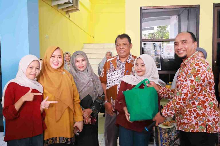 Makan Enak Tanpa Rasa Bersalah! Bazzar Kesehatan UM Gresik Buktikan Sehat Itu Nikmat