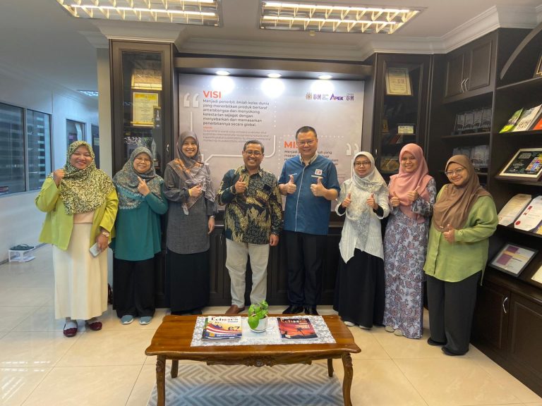 Breakthrough Akademik UM Gresik: Gandeng Universiti Sains Malaysia, Konferensi Internasional Tembus Jurnal Scopus!