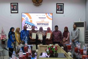 UM Gresik Tancap Gas Bangun SDM Unggul, Sertifikat Profesi Resmi Dibagikan