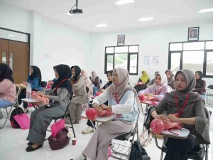 Bidan Harus Melek Usaha! UM Gresik Gelar Pelatihan Entrepreneur Baby Massage