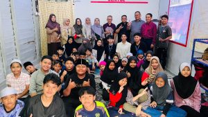 Tak Pernah Pulang Kampung, Anak Migran Ini Diajak FKIP UM Gresik Mengenal Budaya Asal