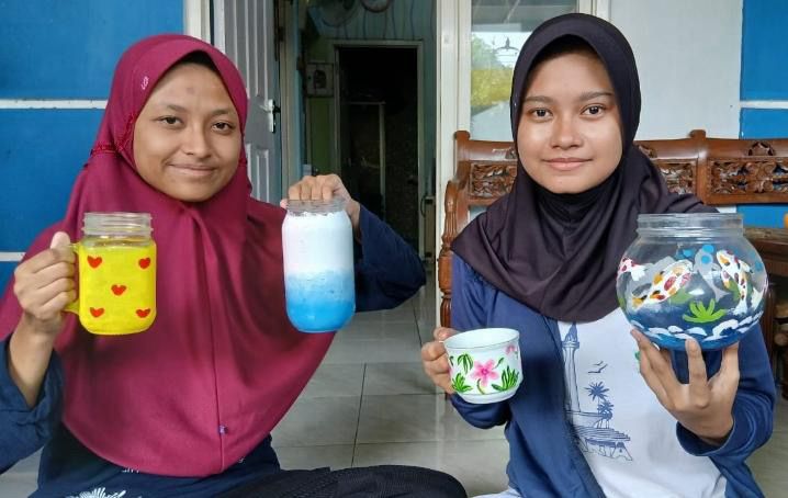 Keterbatasan Bukan Halangan! Mahasiswa Tuli UM Gresik Berkarya dari Limbah