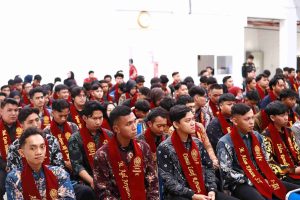 Dua Lokasi, Satu Momentum Besar! Ratusan Mahasiswa FAI dan Teknik UM Gresik Resmi Menjadi Calon Wisudawan