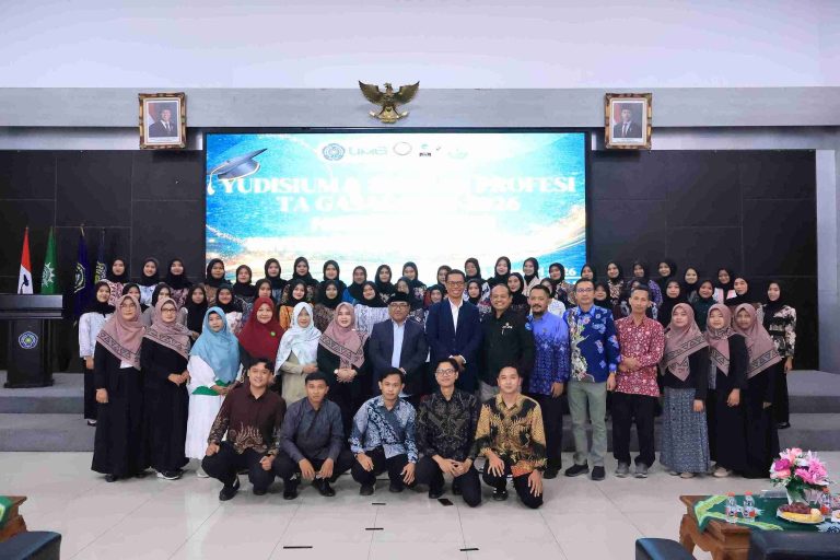 Sumpah Profesi yang Menggetarkan! UM Gresik Siapkan Tenaga Kesehatan Masa Depan