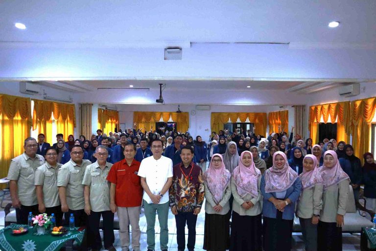 Mahasiswa UM Gresik Siap Mengajar ke Luar Negeri! FKIP Hadirkan Staf KBRI Kuala Lumpur Kupas Tuntas PLP & KKN Internasional