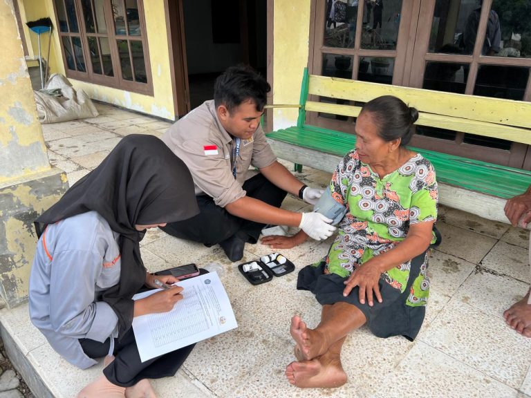 Peduli Kesehatan Masyarakat, Mahasiswa KKN Gelar Aksi Cek Kesehatan Door to Door