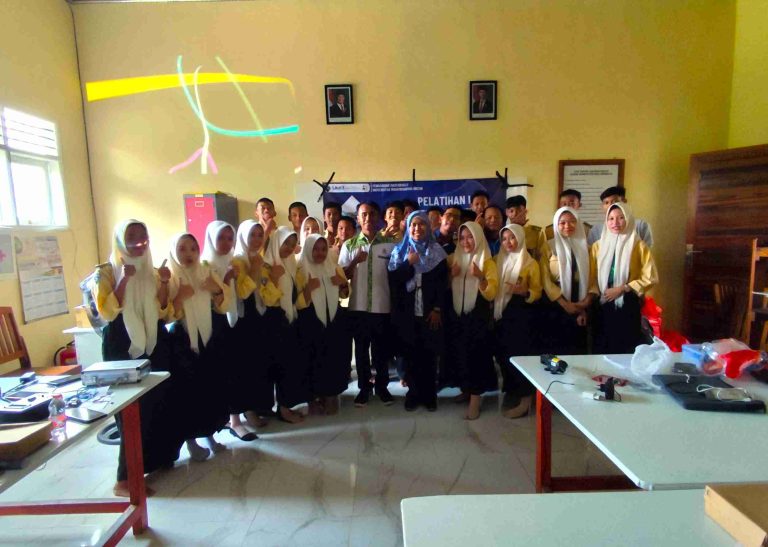 Bikin Siswa SMK NADA “Naik Level”! Workshop IoT UM Gresik Ini Buktikan Belajar Teknologi Bisa Semudah Ini