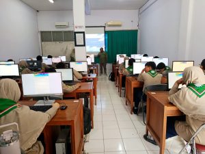 Kolaborasi UMG dan SMP Muhammadiyah 12 GKB Hadirkan Sertifikasi Microsoft DAT untuk Meningkatkan Kompetensi Siswa