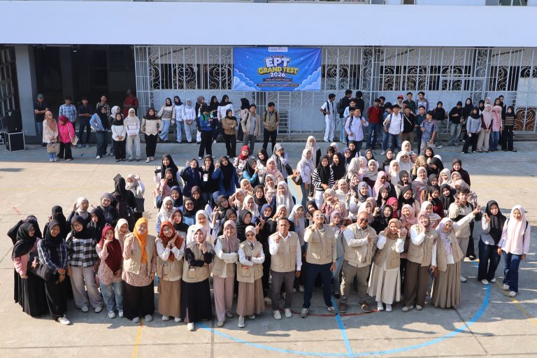 Mau Lulus dengan Kemampuan Bahasa Inggris Unggul? Mahasiswa Semester 2 UM Gresik Jalani EPT sebagai Bukti Kompetensi