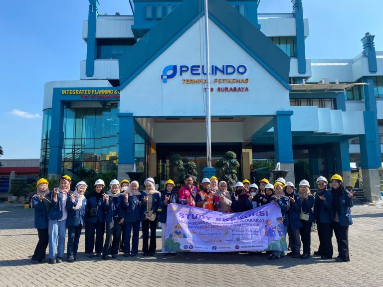 Mahasiswa Kesehatan Masyarakat UM Gresik Belajar Langsung di Terminal Petikemas Surabaya, Bongkar Rahasia Penanggulangan Kebakaran dari Praktisi HSE