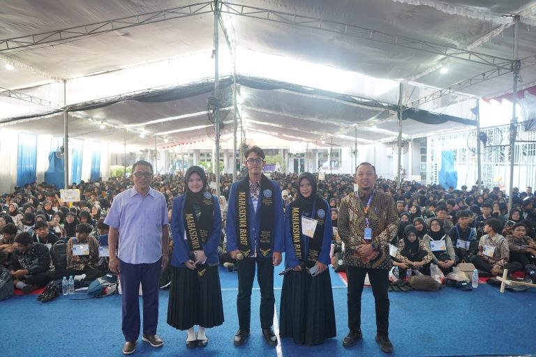 Jas Almamater Terpasang, Maba UM Gresik Tutup MATAF dengan Pesta