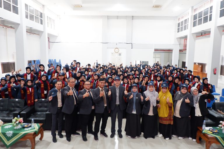 Dari Kampus untuk Negeri, 200 Lulusan FKIP UM Gresik Siap Mengabdi bagi Pendidikan Indonesia
