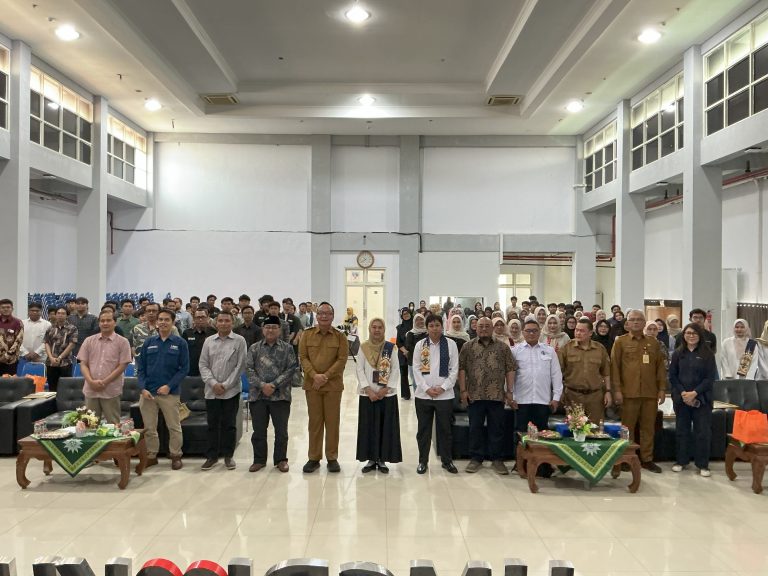 Bukan Sekadar Angka, Statistik Bongkar Skill Gap Gen Z di Pasar Kerja Gresik, UM Gresik Bawa Pulang Dua Penghargaan